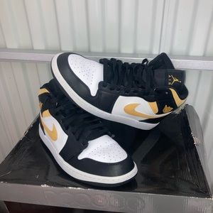 Jordan 1 mid size 12